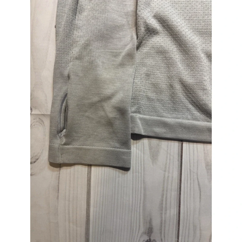 Women's Nike Dri Fit Light Grey Long Sleeve Shirt Thumb Hole Medium